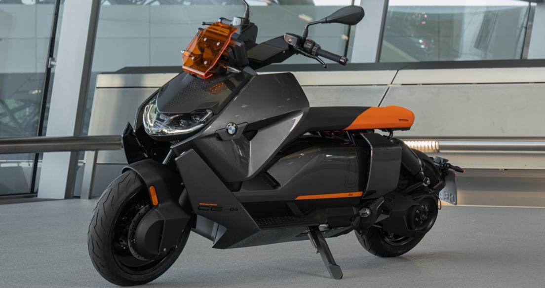 BMW CE 04 - Xe máy điện đầu tiên của BMW Motorrad có giá hơn 11.700 USD